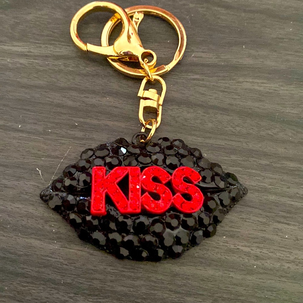 Black and red kiss keychain